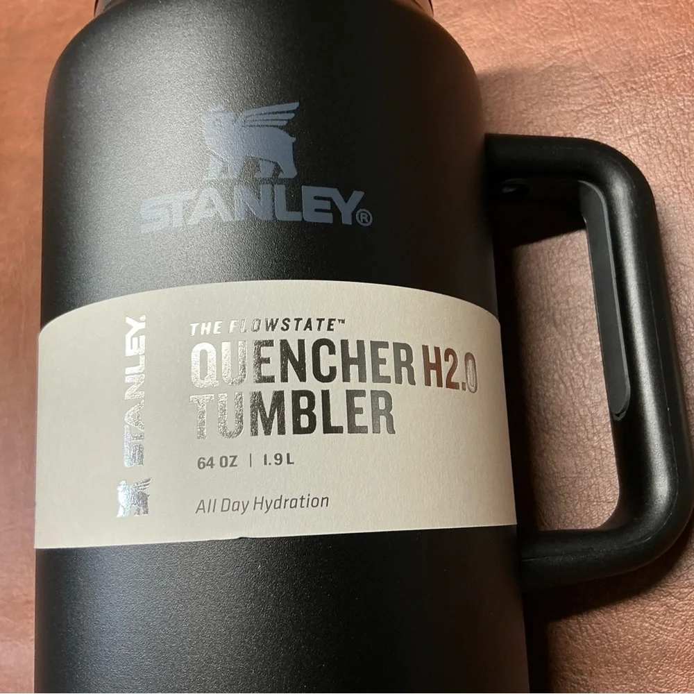 Stanley The Flowstate Matte Black Quencher H2.0 Tumbler 64 OZ. - Picture 2 of 13
